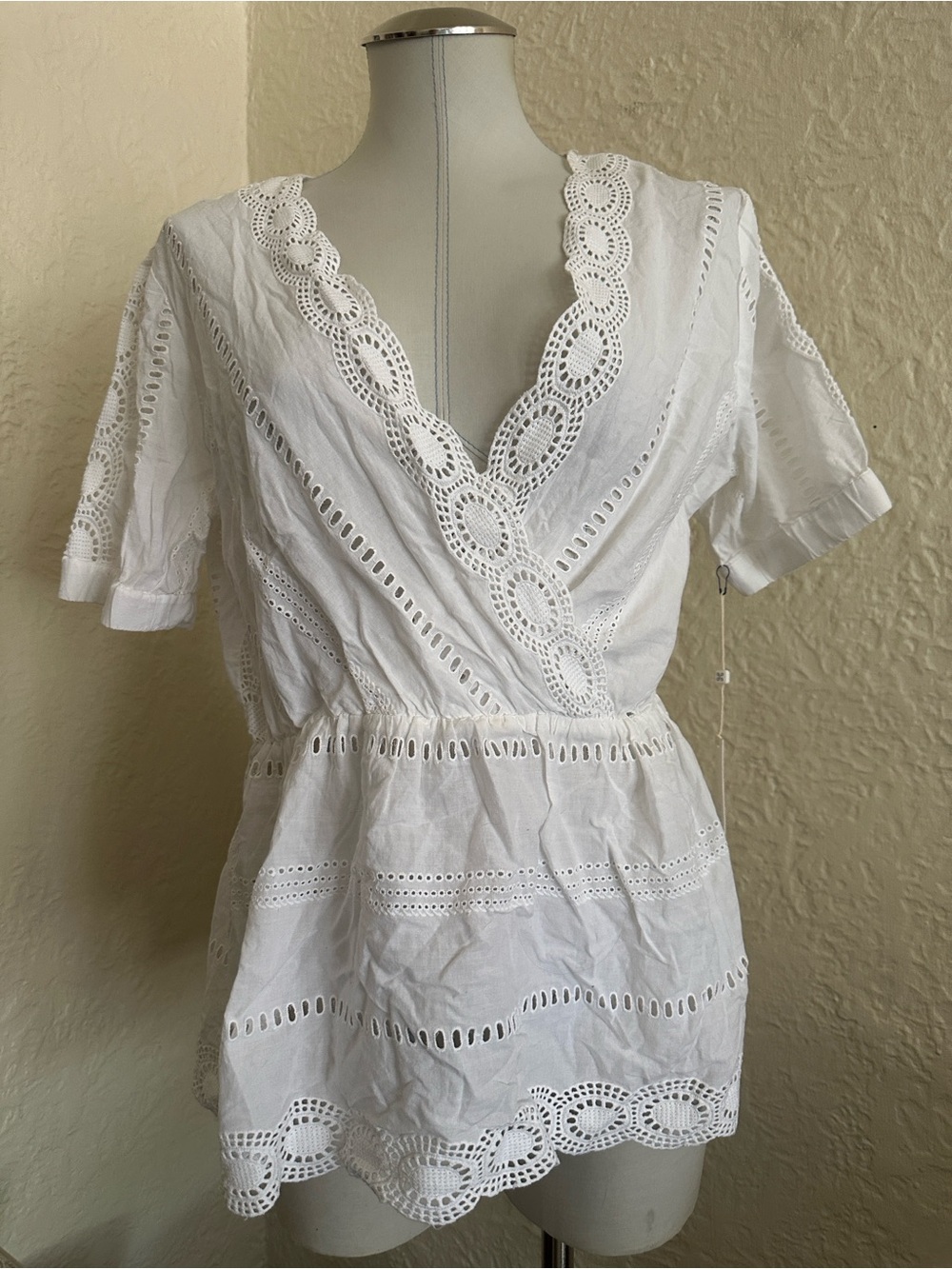 Nordstrom Caslon White Eyelet Embroidered Scalloped Hem Empire Waist Top NWT M